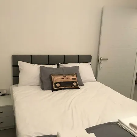 Cozy Flat In The Heart Of North --- 55-1 Nicosie