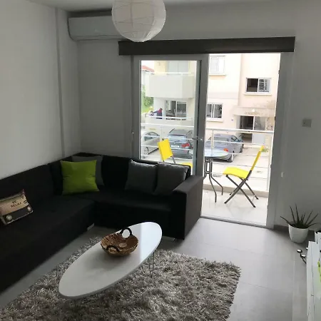 Cozy Flat In The Heart Of North --- 55-1 *