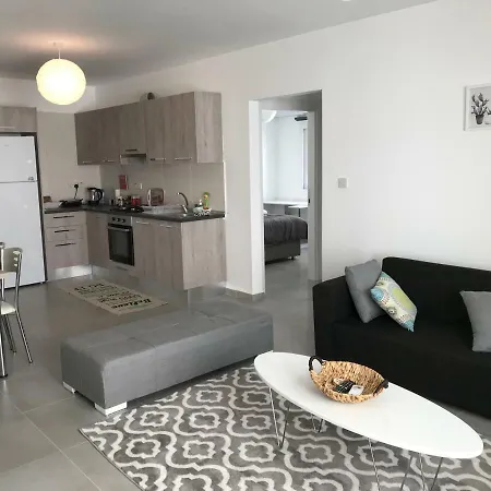 Cozy Flat In The Heart Of North --- 55-1 *