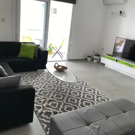 Cozy Flat In The Heart Of North --- 55-1 Nicosie