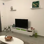 Cozy Flat In The Heart Of North --- 55-1 아파트
