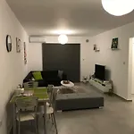 Cozy Flat In The Heart Of North --- 55-1 아파트