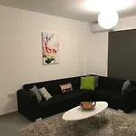 Cozy Flat In The Heart Of North --- 55-1 *