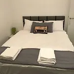 Cozy Flat In The Heart Of North --- 55-1 *