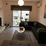 Cozy Flat In The Heart Of North --- 55-1 아파트