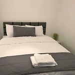 Cozy Flat In The Heart Of North --- 55-1 아파트