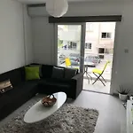Cozy Flat In The Heart Of North --- 55-1 *