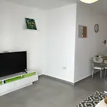 Cozy Flat In The Heart Of North --- 55-1 아파트 *