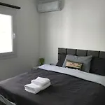 Cozy Flat In The Heart Of North --- 55-1 *