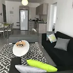 Cozy Flat In The Heart Of North --- 55-1 *