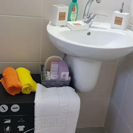 Apartman Cozy Flat In The Heart Of North --- 55-1 *