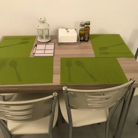 Cozy Flat In The Heart Of North --- 55-1 *