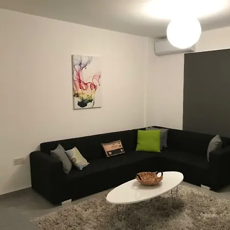 Cozy Flat In The Heart Of North --- 55-1 *