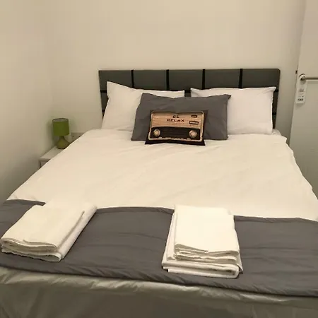 Cozy Flat In The Heart Of North --- 55-1 *