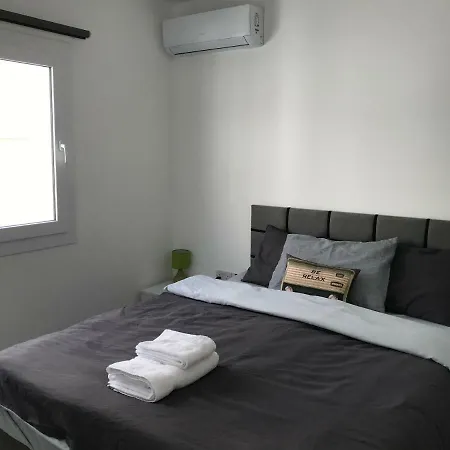 Cozy Flat In The Heart Of North --- 55-1 *